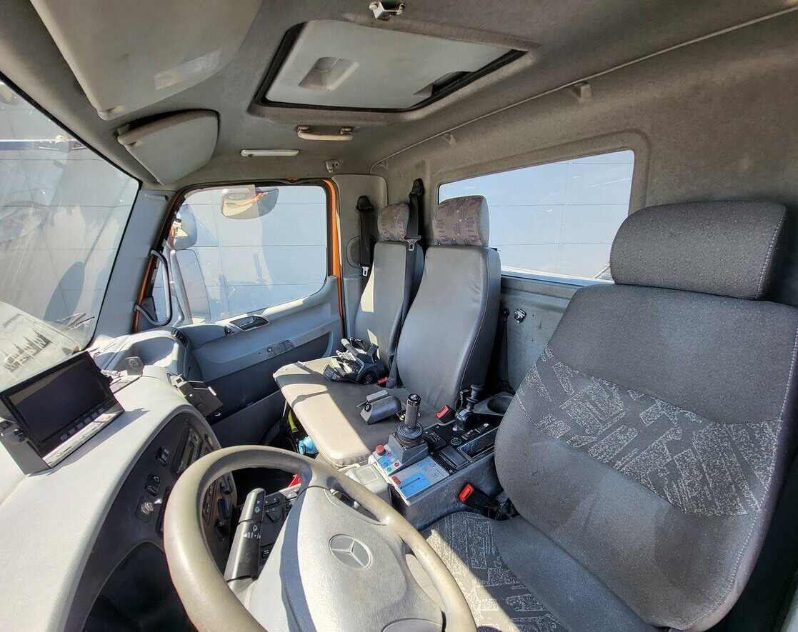 Unimog U 20 4x4 U 20 4x4, Zapfwelle, Kran Hiab 022D-3 HiDuo, Funk - 小型货车:图2 Unimog U 20 4x4 U 20 4x4, Zapfwelle, Kran Hiab 022D-3 HiDuo, Funk - 小型货车:图2