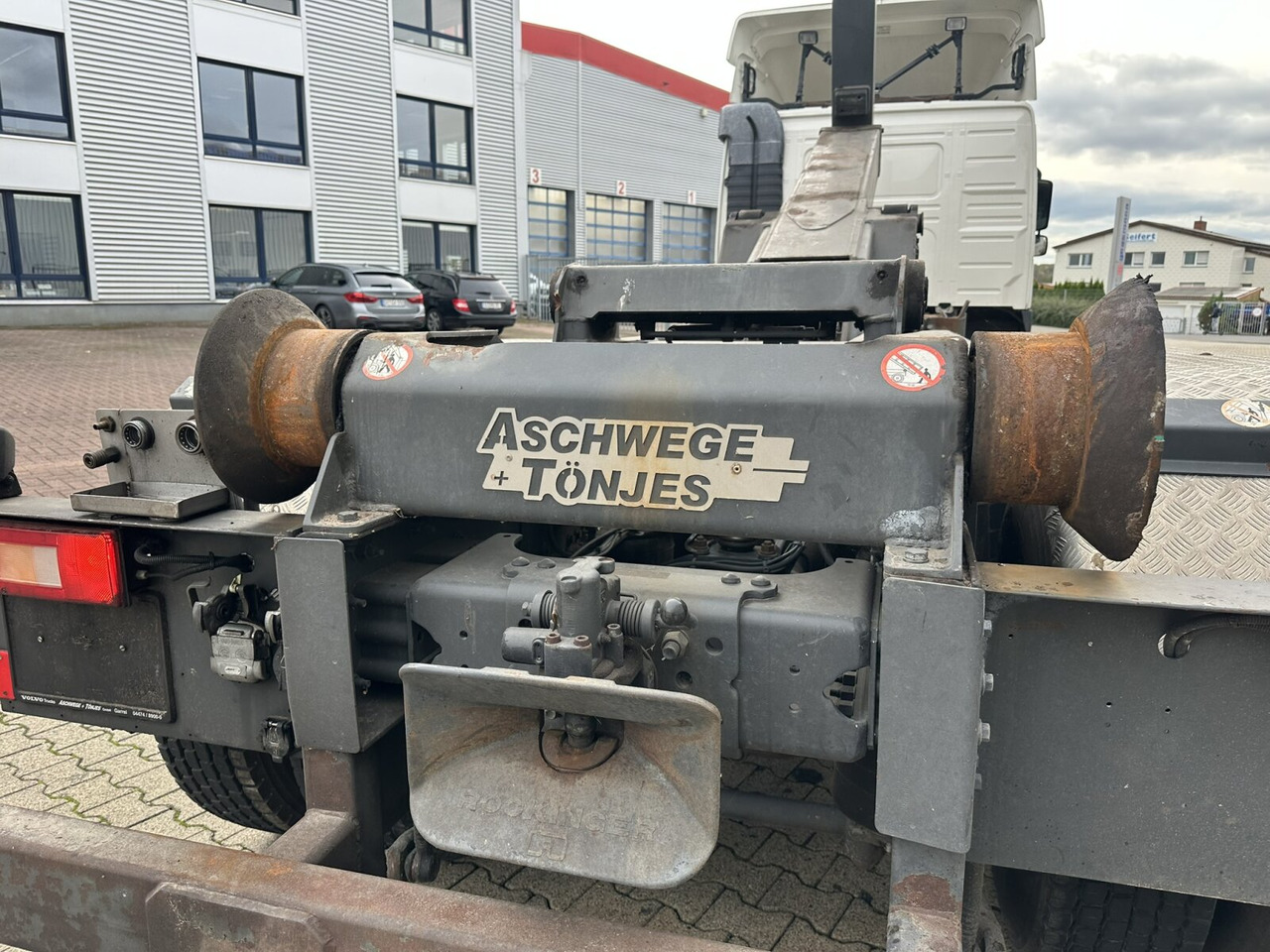 Volvo FM 400 6x4 R FM 400/6x4 R, VDL S-21-6200 4.50 bis 7.00m Container - 吊钩升降车:图2 Volvo FM 400 6x4 R FM 400/6x4 R, VDL S-21-6200 4.50 bis 7.00m Container - 吊钩升降车:图2