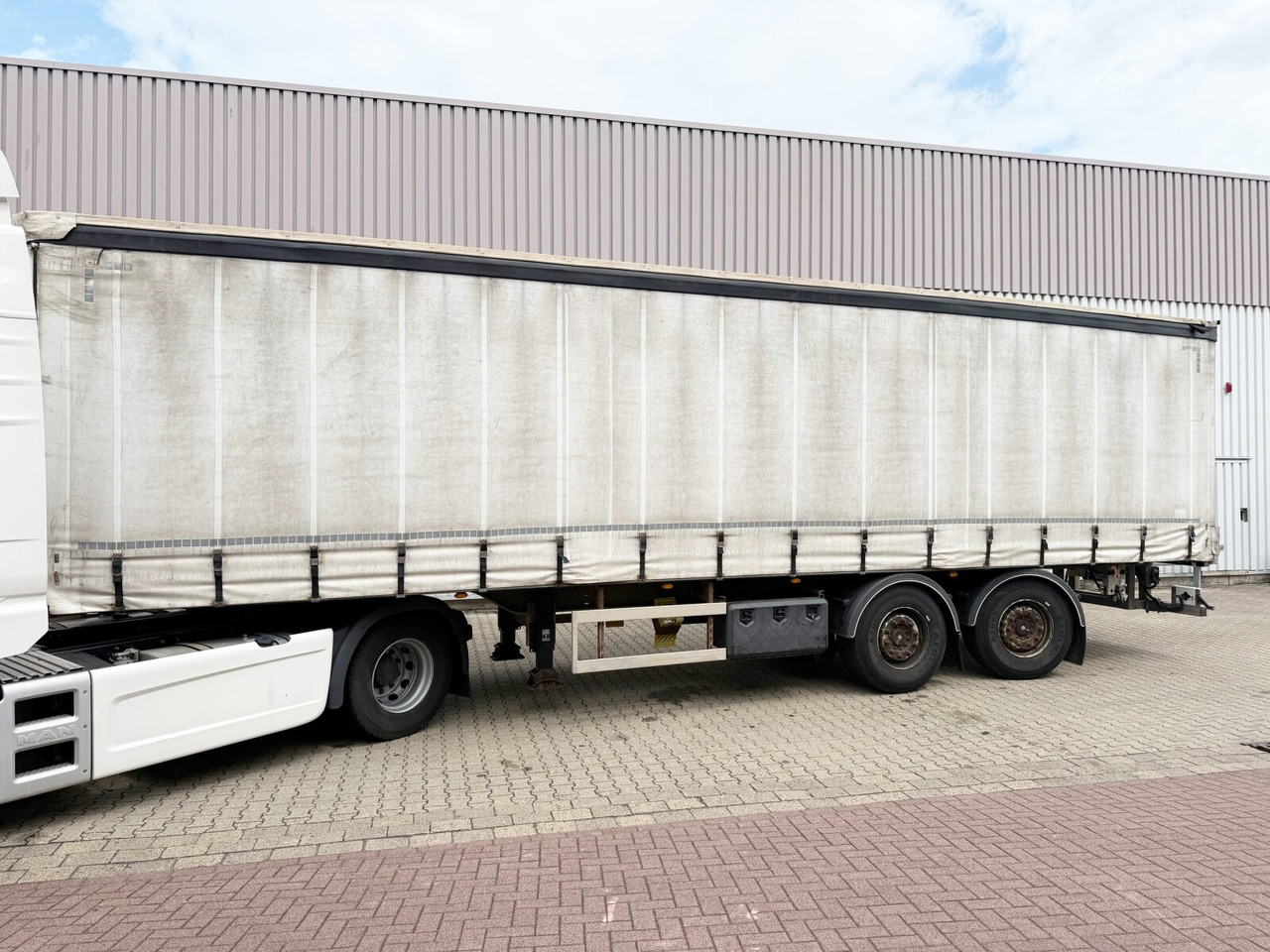 WEB Trailer LPRS 18 WEB Trailer LPRS 18, Liftachse, Zwangslenkung, Edscha, Stapleraufnahme - 栏板式/ 平板半拖车:图1 WEB Trailer LPRS 18 WEB Trailer LPRS 18, Liftachse, Zwangslenkung, Edscha, Stapleraufnahme - 栏板式/ 平板半拖车:图1