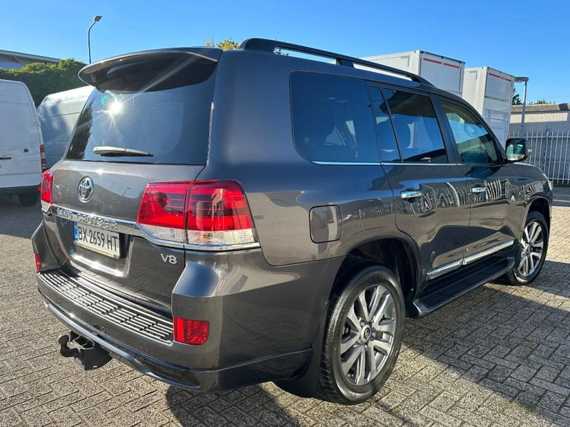 Toyota Land Cruiser V8 LAND CRUISER 200 V8 + CAMERA 360 + FRIDGE + DIESEL + ONLY EXPORT - 越野车:图5 Toyota Land Cruiser V8 LAND CRUISER 200 V8 + CAMERA 360 + FRIDGE + DIESEL + ONLY EXPORT - 越野车:图5