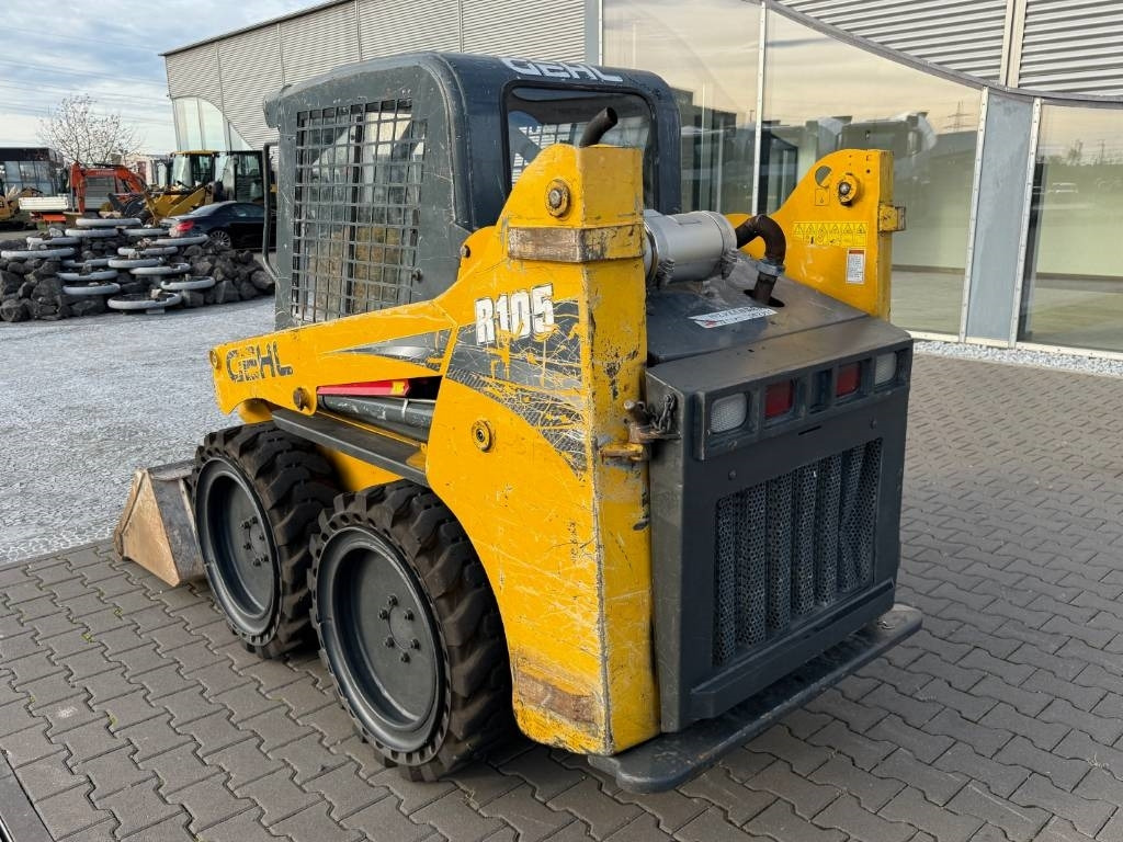 Gehl R 105 - 滑移装载机:图3 Gehl R 105 - 滑移装载机:图3