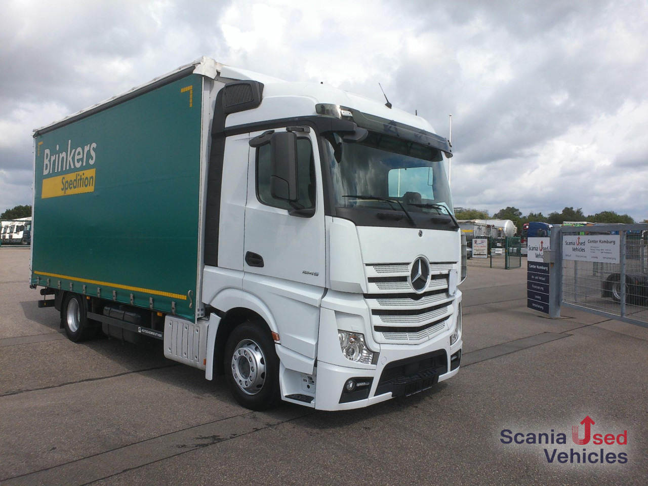 MERCEDES-BENZ Actros 1845 L - 侧帘卡车:图1 MERCEDES-BENZ Actros 1845 L - 侧帘卡车:图1