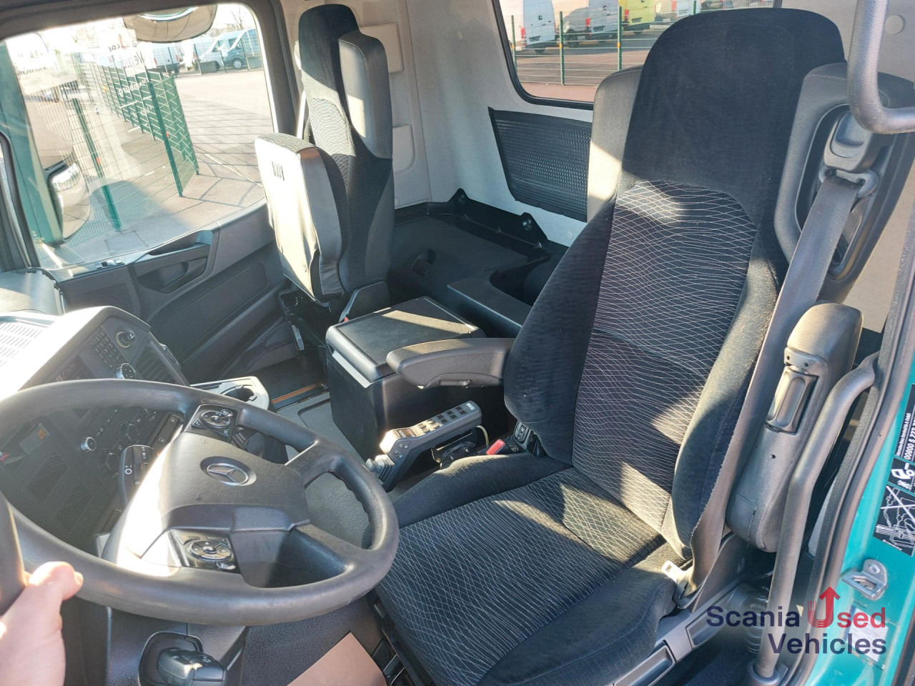 MERCEDES-BENZ Arocs 4142K Abroll Kipper HIAB XR26S51 / AP-Achsen - 翻斗车:图2 MERCEDES-BENZ Arocs 4142K Abroll Kipper HIAB XR26S51 / AP-Achsen - 翻斗车:图2