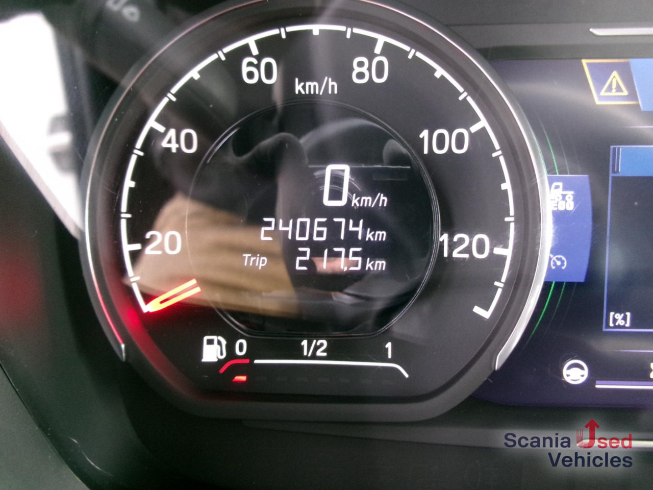 SCANIA R 460 A4x2NA SUPER NAVI Standklima DAB - 牵引车:图3 SCANIA R 460 A4x2NA SUPER NAVI Standklima DAB - 牵引车:图3