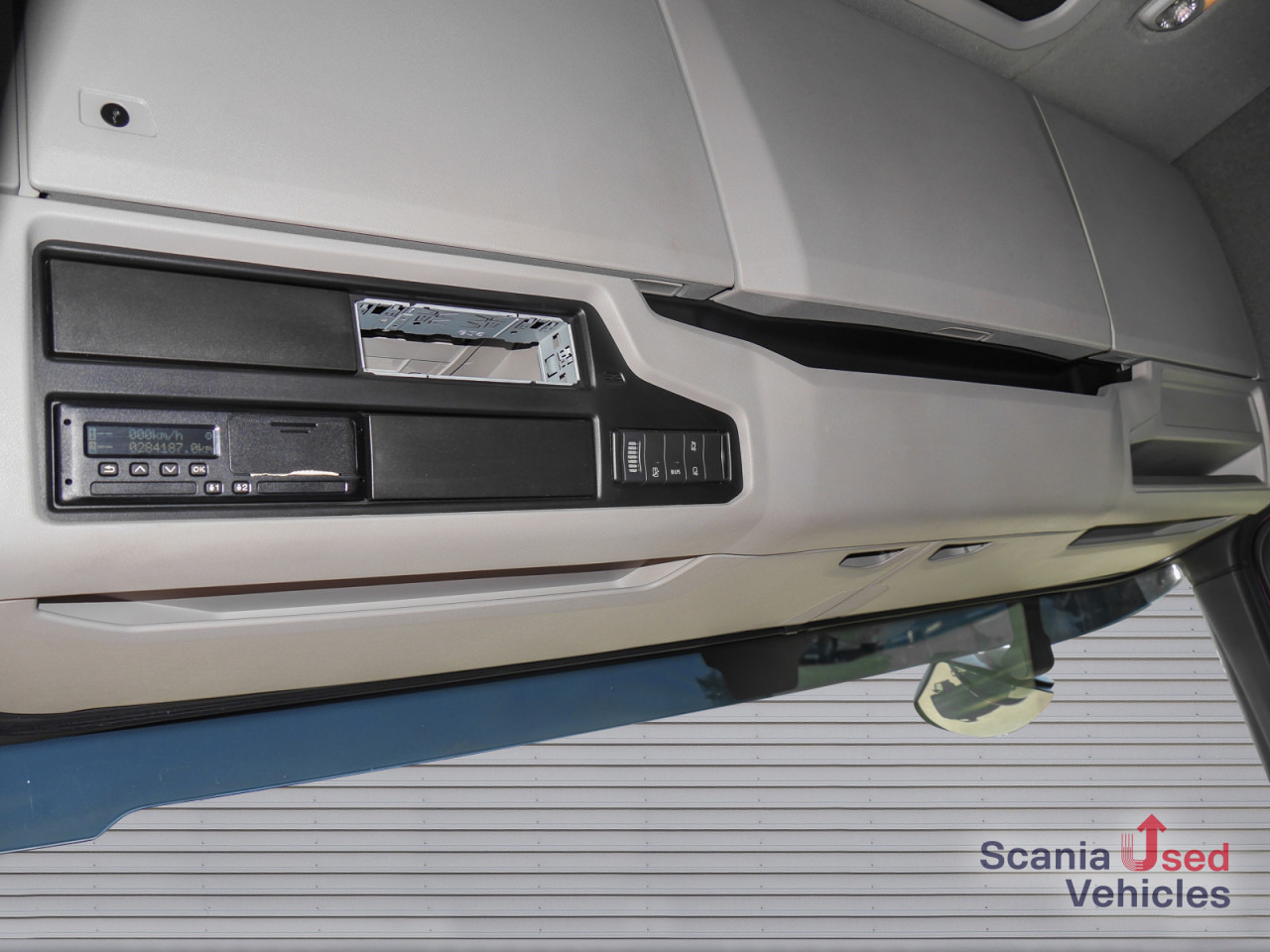 SCANIA R 410 B6x2*4NB - Pritsche / Plane / Hecktüren - - 侧帘卡车:图5 SCANIA R 410 B6x2*4NB - Pritsche / Plane / Hecktüren - - 侧帘卡车:图5