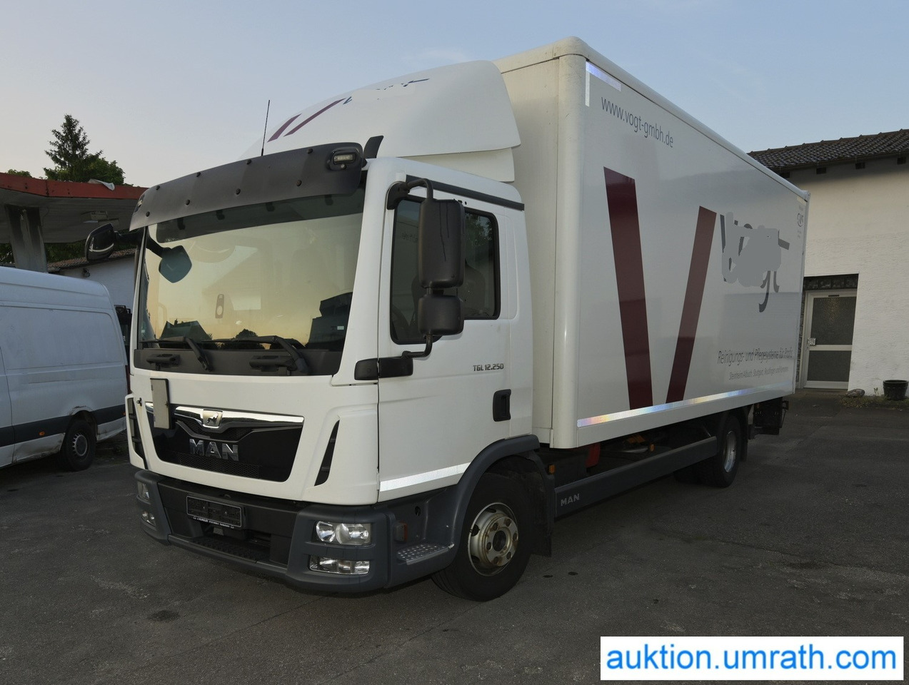 MAN (V182) TGL 12.250 4x2 L/BL Koffer Ladebordwand Klimaautomatik NAVI Luftfederung Automatikgetriebe EURO 6 - 厢式卡车:图1 MAN (V182) TGL 12.250 4x2 L/BL Koffer Ladebordwand Klimaautomatik NAVI Luftfederung Automatikgetriebe EURO 6 - 厢式卡车:图1