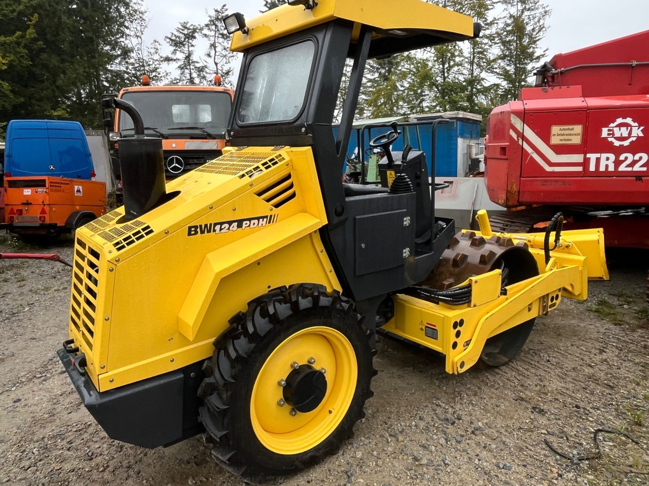 BOMAG Walzenzug BW 124 PDH-4 Planierschild 100 Bstd. - 压实机:图3 BOMAG Walzenzug BW 124 PDH-4 Planierschild 100 Bstd. - 压实机:图3
