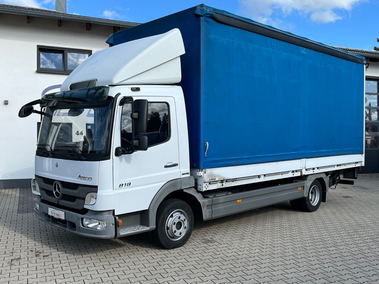 Mercedes-Benz Atego 818 Klima Sperre 74100KM 2,70 Ladehöhe - 侧帘货车:图1 Mercedes-Benz Atego 818 Klima Sperre 74100KM 2,70 Ladehöhe - 侧帘货车:图1
