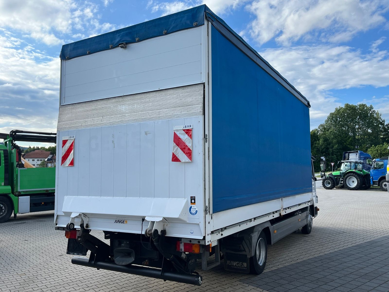 Mercedes-Benz Atego 818 Klima Sperre 74100KM 2,70 Ladehöhe - 侧帘货车:图4 Mercedes-Benz Atego 818 Klima Sperre 74100KM 2,70 Ladehöhe - 侧帘货车:图4