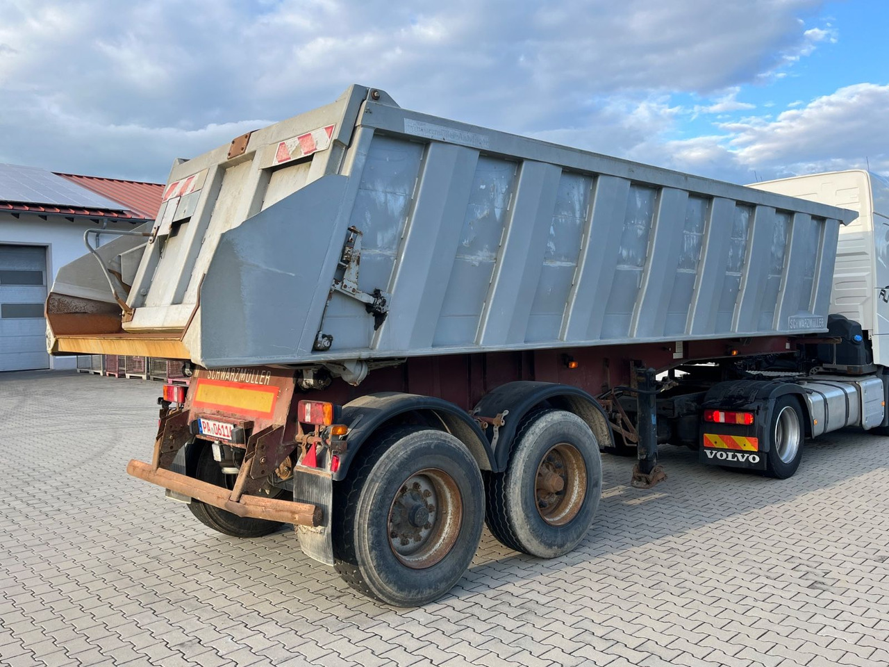 Schwarzmüller 2 Achs Alu Kippmulde Trommelbremse - 翻斗半拖车:图5 Schwarzmüller 2 Achs Alu Kippmulde Trommelbremse - 翻斗半拖车:图5