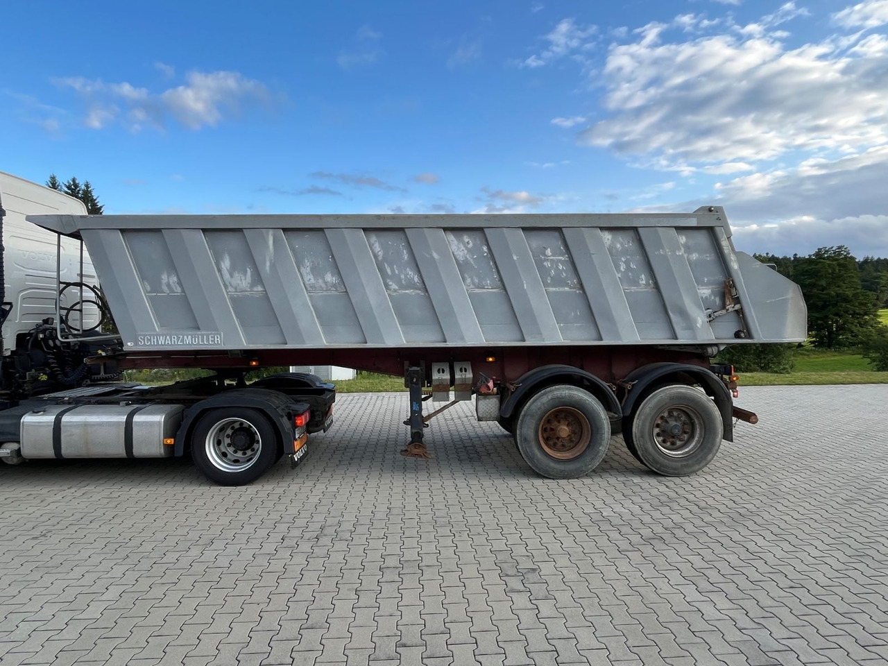 Schwarzmüller 2 Achs Alu Kippmulde Trommelbremse - 翻斗半拖车:图3 Schwarzmüller 2 Achs Alu Kippmulde Trommelbremse - 翻斗半拖车:图3