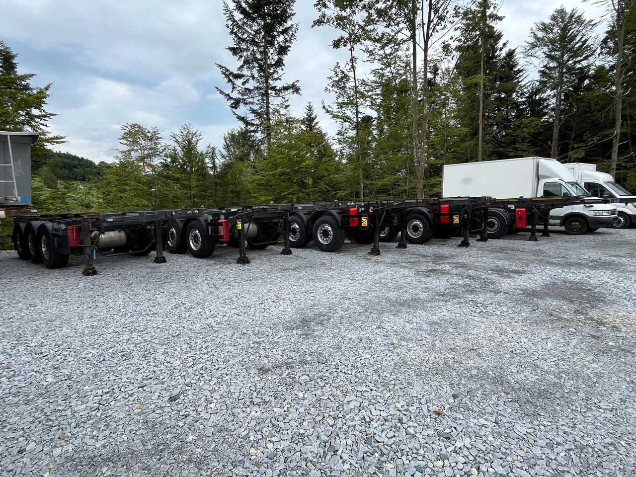 Schwarzmüller S1 R-Serie Tank Chassis ADR SAF Alufelgen - 集装箱运输车/ 可拆卸车身的半拖车:图1 Schwarzmüller S1 R-Serie Tank Chassis ADR SAF Alufelgen - 集装箱运输车/ 可拆卸车身的半拖车:图1