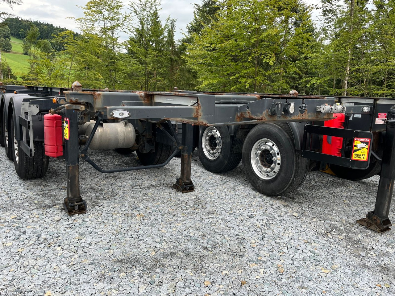 Schwarzmüller S1 R-Serie Tank Chassis ADR SAF Alufelgen - 集装箱运输车/ 可拆卸车身的半拖车:图2 Schwarzmüller S1 R-Serie Tank Chassis ADR SAF Alufelgen - 集装箱运输车/ 可拆卸车身的半拖车:图2