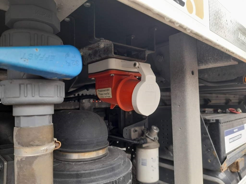 Volvo FL 210 - 冷藏车:图3 Volvo FL 210 - 冷藏车:图3