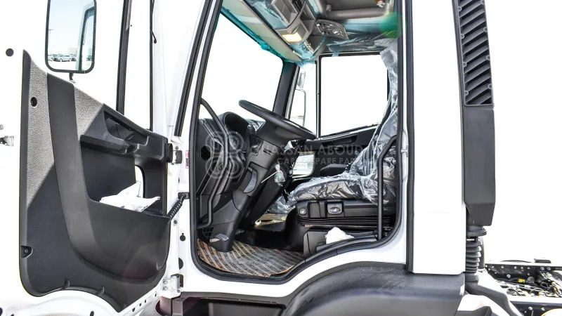 Iveco Euro Cargo ML180 4x2 Chassis - 驾驶室底盘卡车:图4 Iveco Euro Cargo ML180 4x2 Chassis - 驾驶室底盘卡车:图4