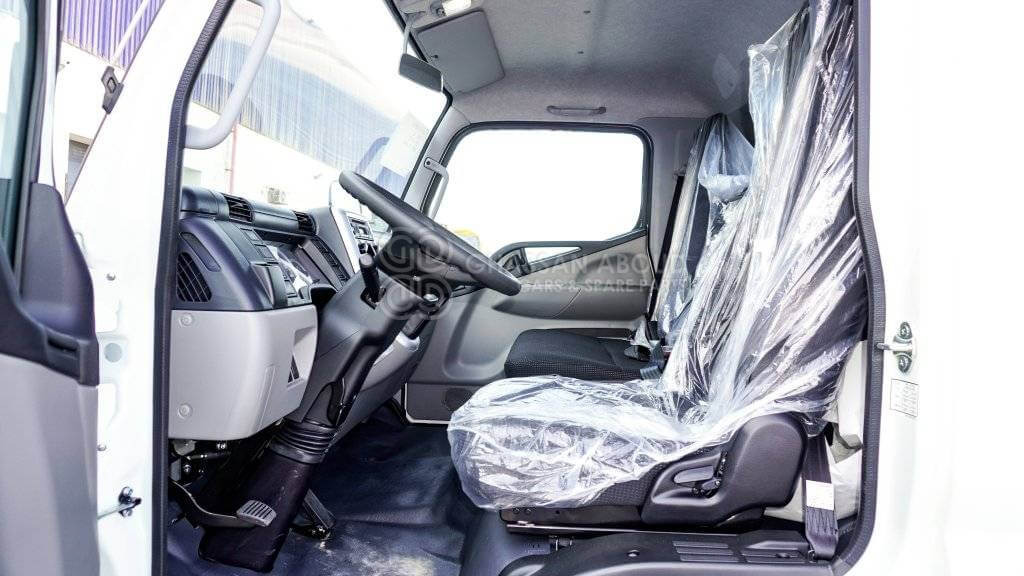 Interior photo 3: 驾驶室底盘卡车 MITSUBISHI CANTER CHASSIS PAYLOAD 5 TON APPROX SINGLE CAB WITH A/C 4X2 LIGHT DUTY MY2024