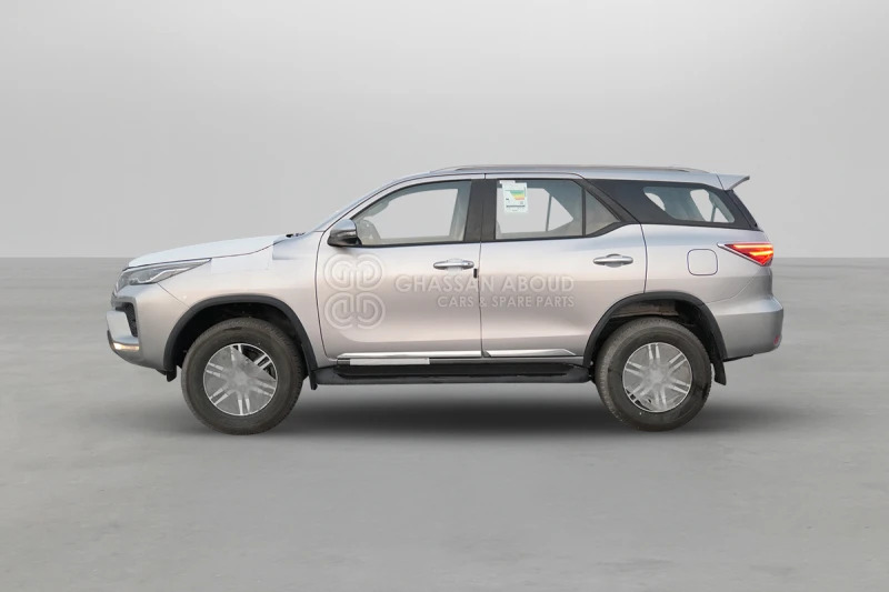 Toyota Fortuner 4x4 - 越野车:图3 Toyota Fortuner 4x4 - 越野车:图3