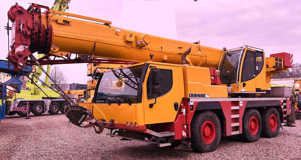 LIEBHERR LTM 1050-3.1 - 全地形起重机:图1 LIEBHERR LTM 1050-3.1 - 全地形起重机:图1