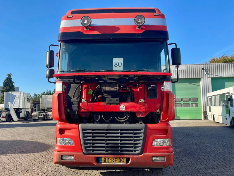 DAF XF 95.430 BERDEX 3 decks. Water, fans, Scales! Excellent condition. - 牲畜运输车:图4 DAF XF 95.430 BERDEX 3 decks. Water, fans, Scales! Excellent condition. - 牲畜运输车:图4
