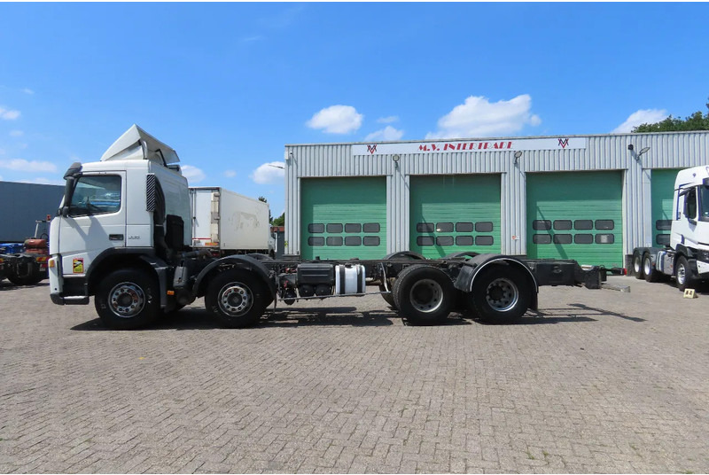 Volvo FM 12.380 8x4 FULL SPRING. 100% condition! - 驾驶室底盘卡车:图2 Volvo FM 12.380 8x4 FULL SPRING. 100% condition! - 驾驶室底盘卡车:图2