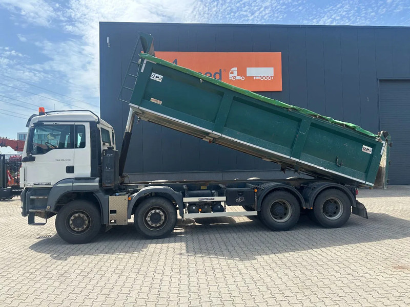 MAN TGS 35.440 AJK HARDOX KIPPER (16.5m3), 8x4, MANUAL, EURO-5, TWIN-STEER, BIG AXLES - 翻斗车:图3 MAN TGS 35.440 AJK HARDOX KIPPER (16.5m3), 8x4, MANUAL, EURO-5, TWIN-STEER, BIG AXLES - 翻斗车:图3