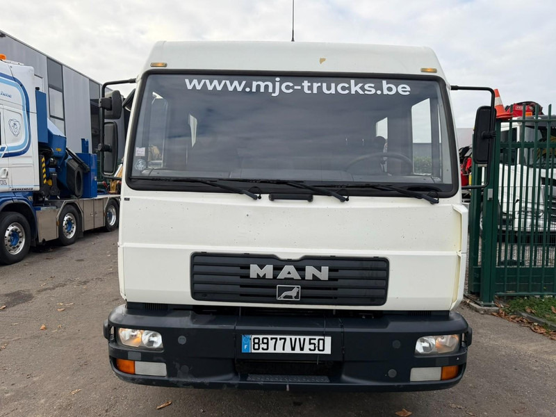 MAN 10.225 LC CLOSED BOX / KOFFER - DOKA - MANUAL GEARBOX - *344.000km* - STEEL SPRING / BLATT / LAMES - BE TRUCK - 厢式卡车:图2 MAN 10.225 LC CLOSED BOX / KOFFER - DOKA - MANUAL GEARBOX - *344.000km* - STEEL SPRING / BLATT / LAMES - BE TRUCK - 厢式卡车:图2