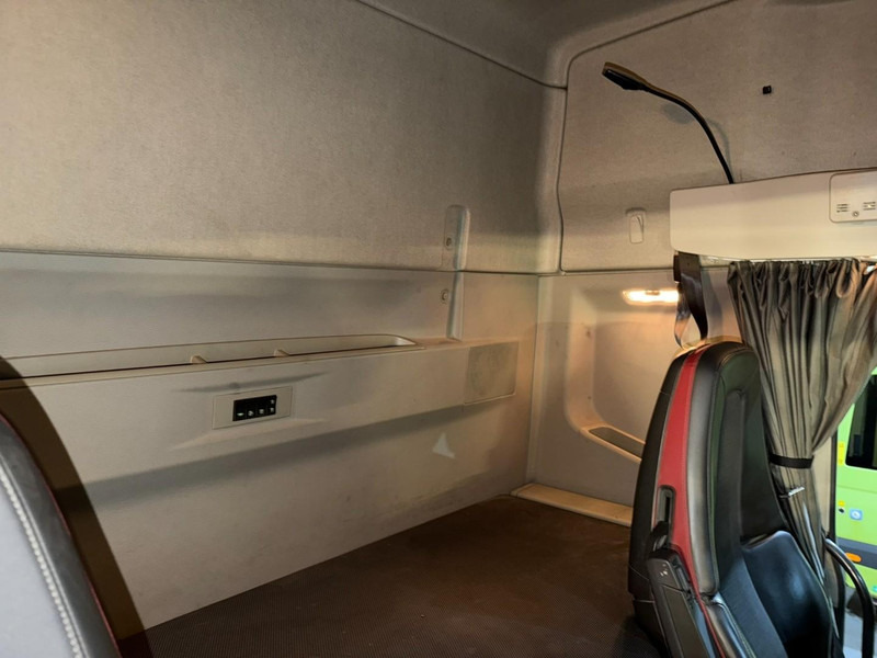 侧帘卡车 Volvo FH 460 8x4 TRIDEM CURTAINSIDE BOX 8m50 / BDF / SILO COMPRESSOR - *FULL AIR* - EURO 6 - LIFT + STEERING AXLE - BE TRUCK：图18