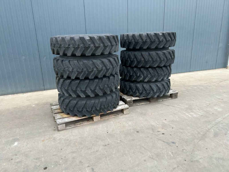 Bridgestone 1000 x 20 Set / 10.00 x 20: 4x2 Tyres - 车轮/ 轮胎 适用于 建筑机械:图1 Bridgestone 1000 x 20 Set / 10.00 x 20: 4x2 Tyres - 车轮/ 轮胎 适用于 建筑机械:图1