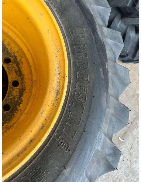 Bridgestone 1000 x 20 Set / 10.00 x 20: 4x2 Tyres - 车轮/ 轮胎 适用于 建筑机械:图2 Bridgestone 1000 x 20 Set / 10.00 x 20: 4x2 Tyres - 车轮/ 轮胎 适用于 建筑机械:图2