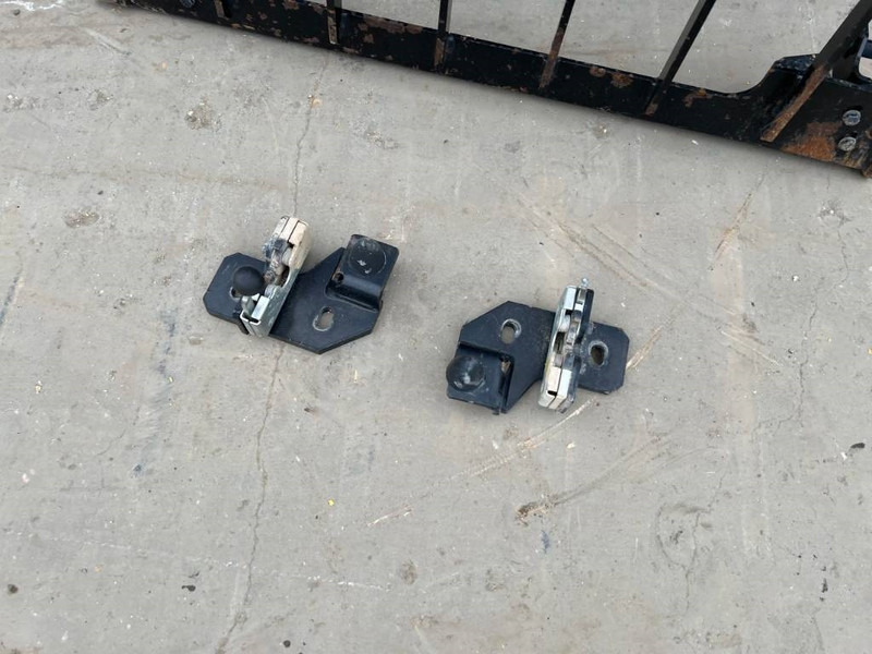 Cat 312D / 315D / 319D / 320D / 324D / 329D / 330D / 3 - 驾驶室和内部 适用于 建筑机械:图4 Cat 312D / 315D / 319D / 320D / 324D / 329D / 330D / 3 - 驾驶室和内部 适用于 建筑机械:图4