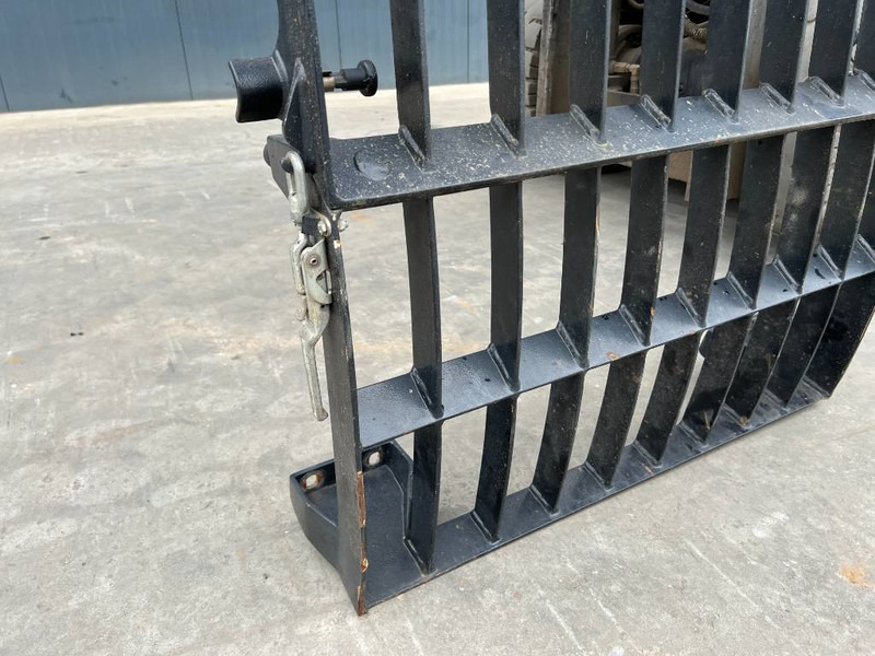 Cat M313D / M315D / M316D / M318D / M322D / M325D - 驾驶室和内部 适用于 建筑机械:图4 Cat M313D / M315D / M316D / M318D / M322D / M325D - 驾驶室和内部 适用于 建筑机械:图4