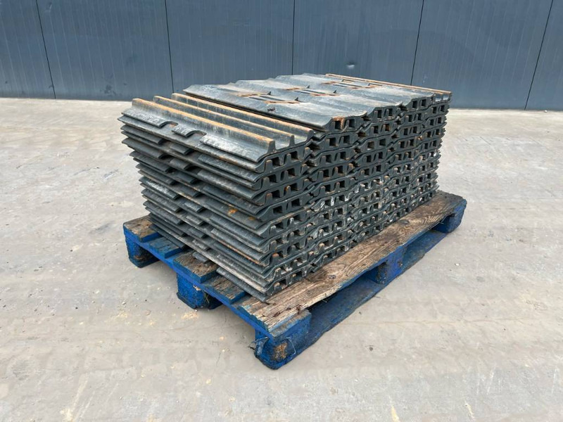 Hyundai R210 / R215 / R220 Shoes 3 Grouser 600mm - 框架/ 底盘 适用于 建筑机械:图1 Hyundai R210 / R215 / R220 Shoes 3 Grouser 600mm - 框架/ 底盘 适用于 建筑机械:图1