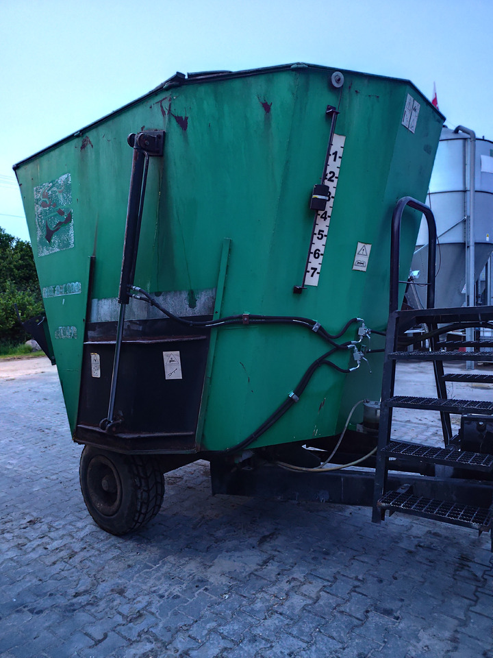 Auto-Agro T-011 - 饲料搅拌车:图2 Auto-Agro T-011 - 饲料搅拌车:图2