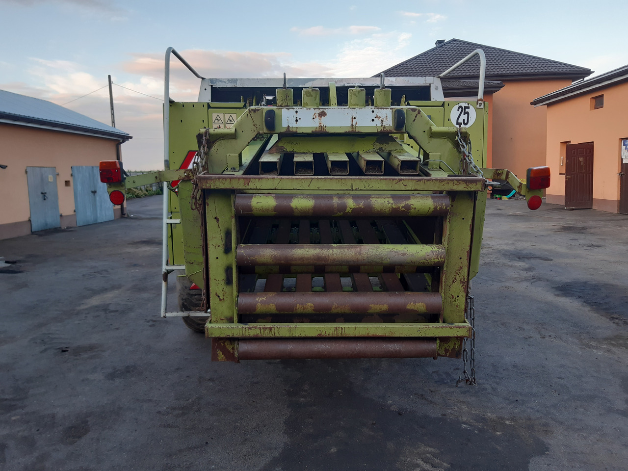 Claas Quadrant 1200 N - 方形打包机:图3 Claas Quadrant 1200 N - 方形打包机:图3