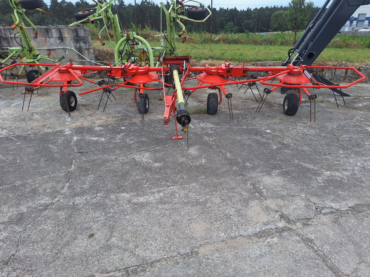 KUHN 5001T - 翻草机/ 搂草机:图1 KUHN 5001T - 翻草机/ 搂草机:图1