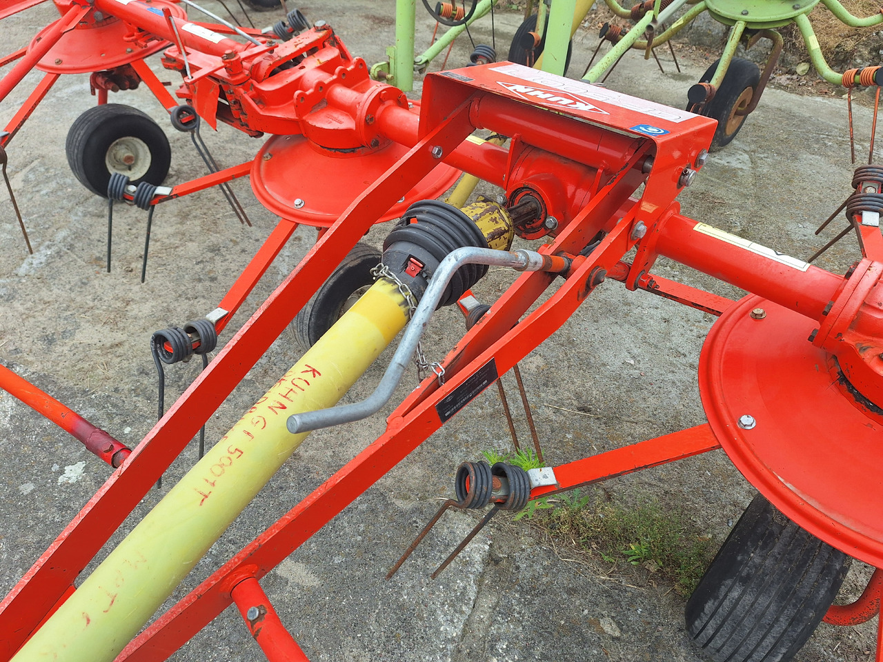KUHN 5001T - 翻草机/ 搂草机:图4 KUHN 5001T - 翻草机/ 搂草机:图4