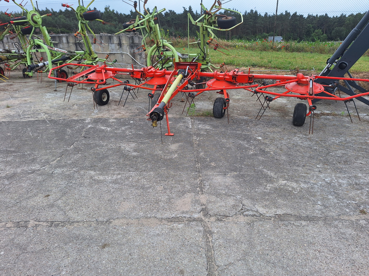 KUHN 5001T - 翻草机/ 搂草机:图2 KUHN 5001T - 翻草机/ 搂草机:图2
