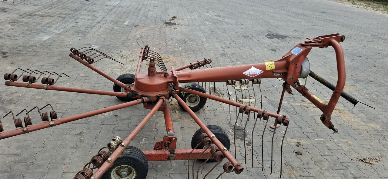 KUHN GA 300 GM - 翻草机/ 搂草机:图4 KUHN GA 300 GM - 翻草机/ 搂草机:图4