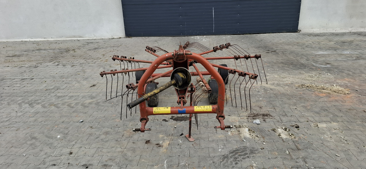 KUHN GA 300 GM - 翻草机/ 搂草机:图1 KUHN GA 300 GM - 翻草机/ 搂草机:图1