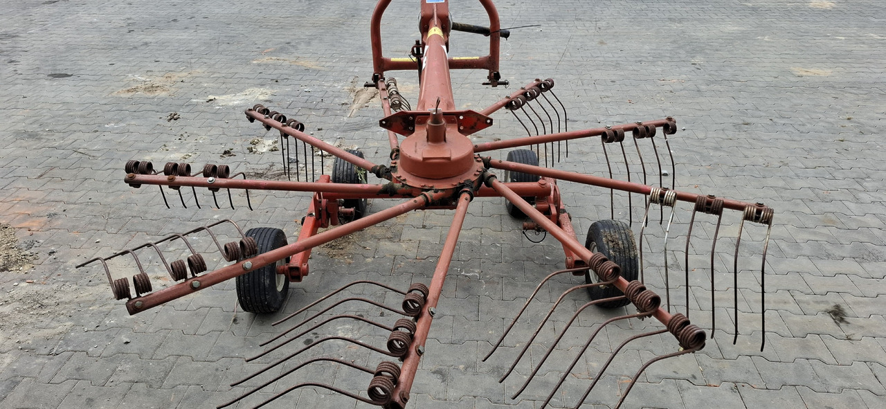 KUHN GA 300 GM - 翻草机/ 搂草机:图2 KUHN GA 300 GM - 翻草机/ 搂草机:图2