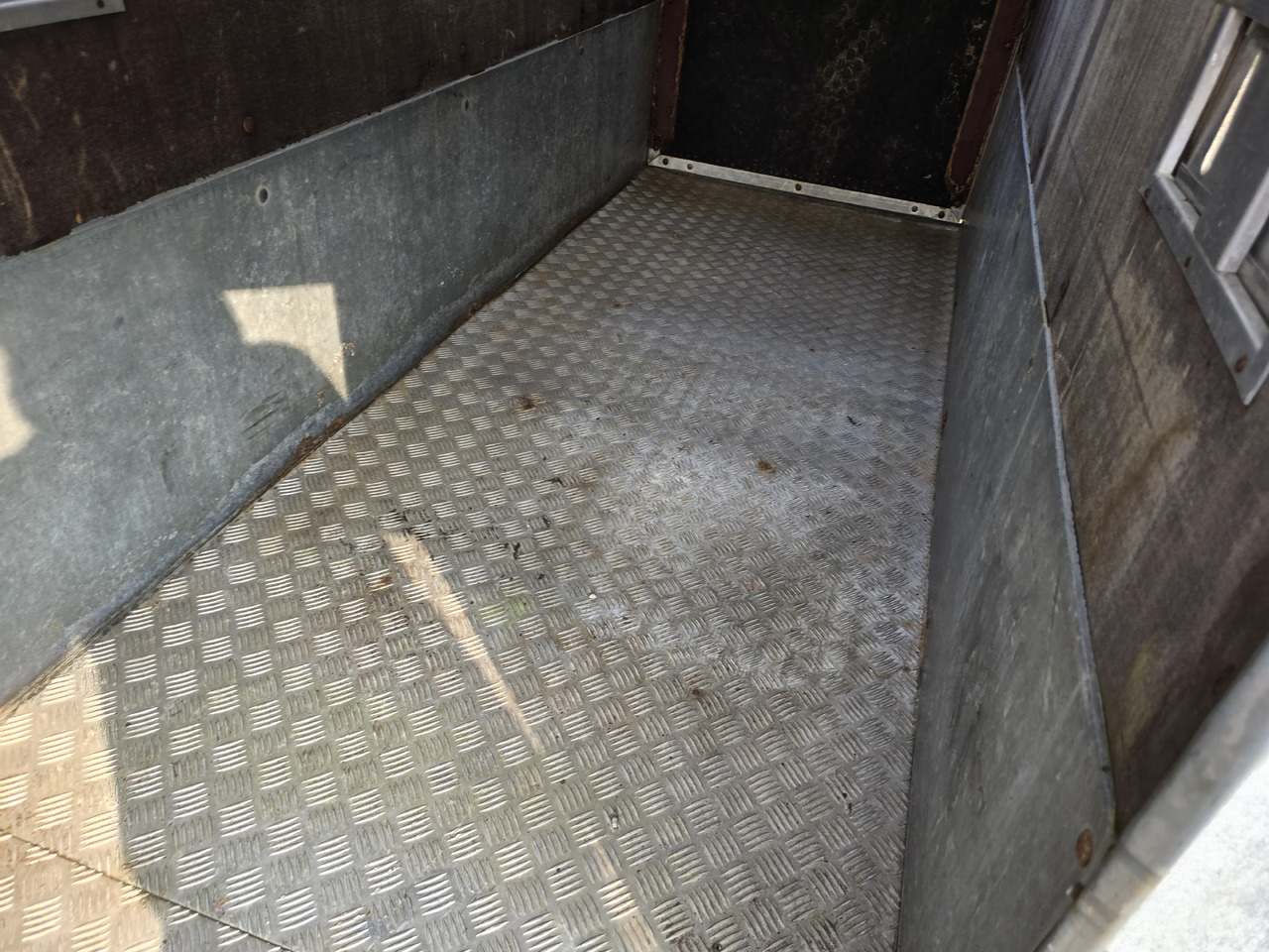 PONGRATZ PA 310 T - 牲畜运输拖车:图2 PONGRATZ PA 310 T - 牲畜运输拖车:图2