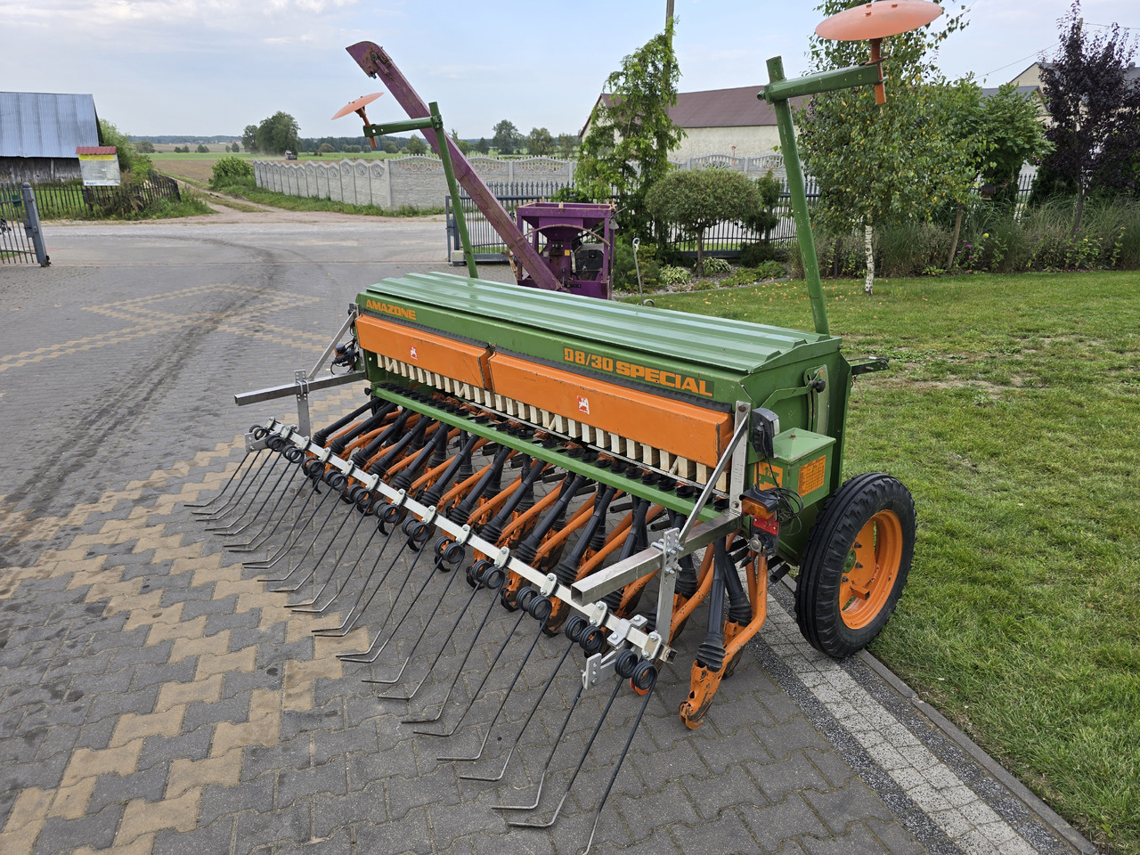 Amazone D8/30 SPECIAL - 播种设备:图1 Amazone D8/30 SPECIAL - 播种设备:图1