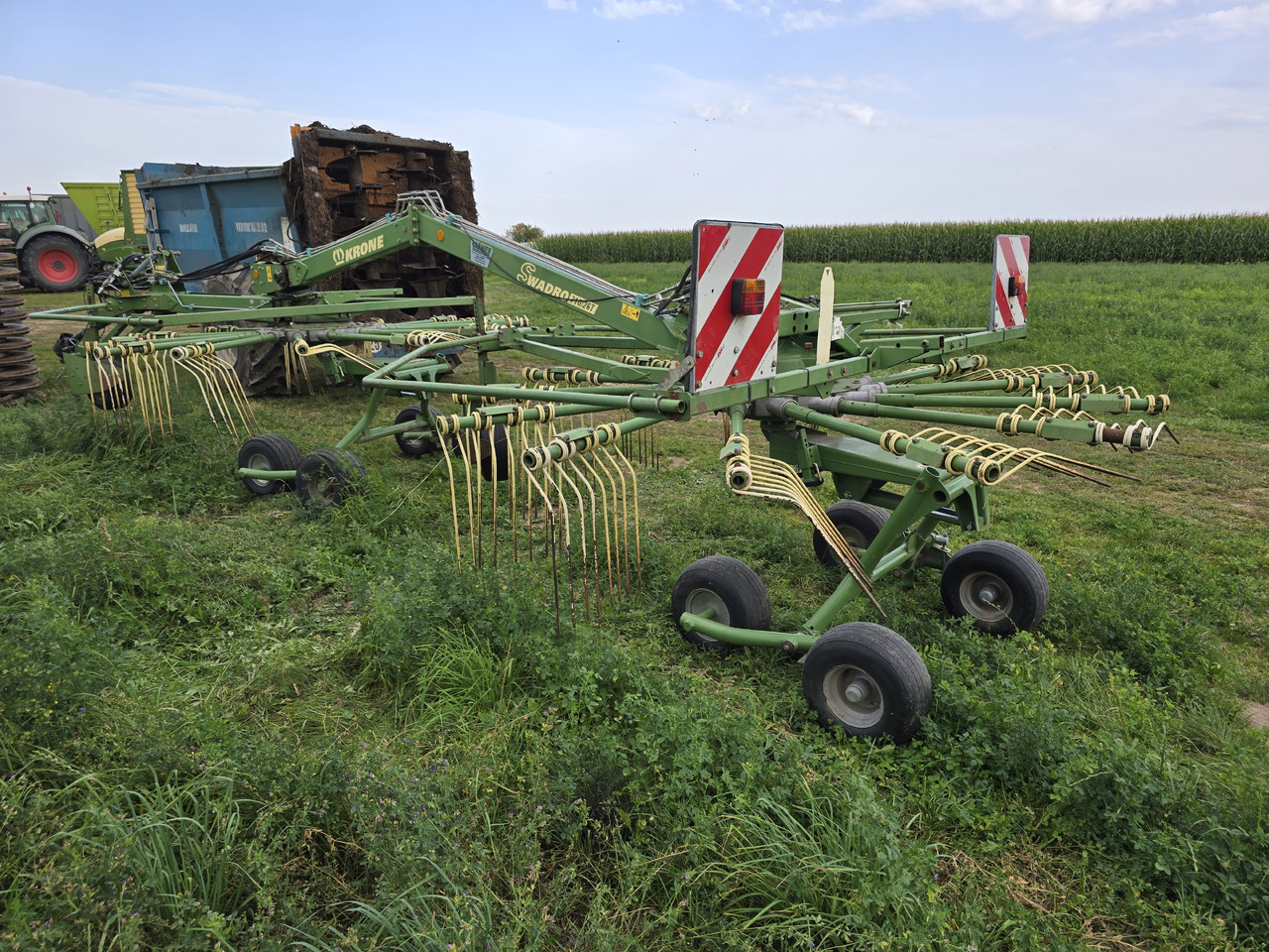 Krone Swadro 710/26T - 翻草机/ 搂草机:图1 Krone Swadro 710/26T - 翻草机/ 搂草机:图1