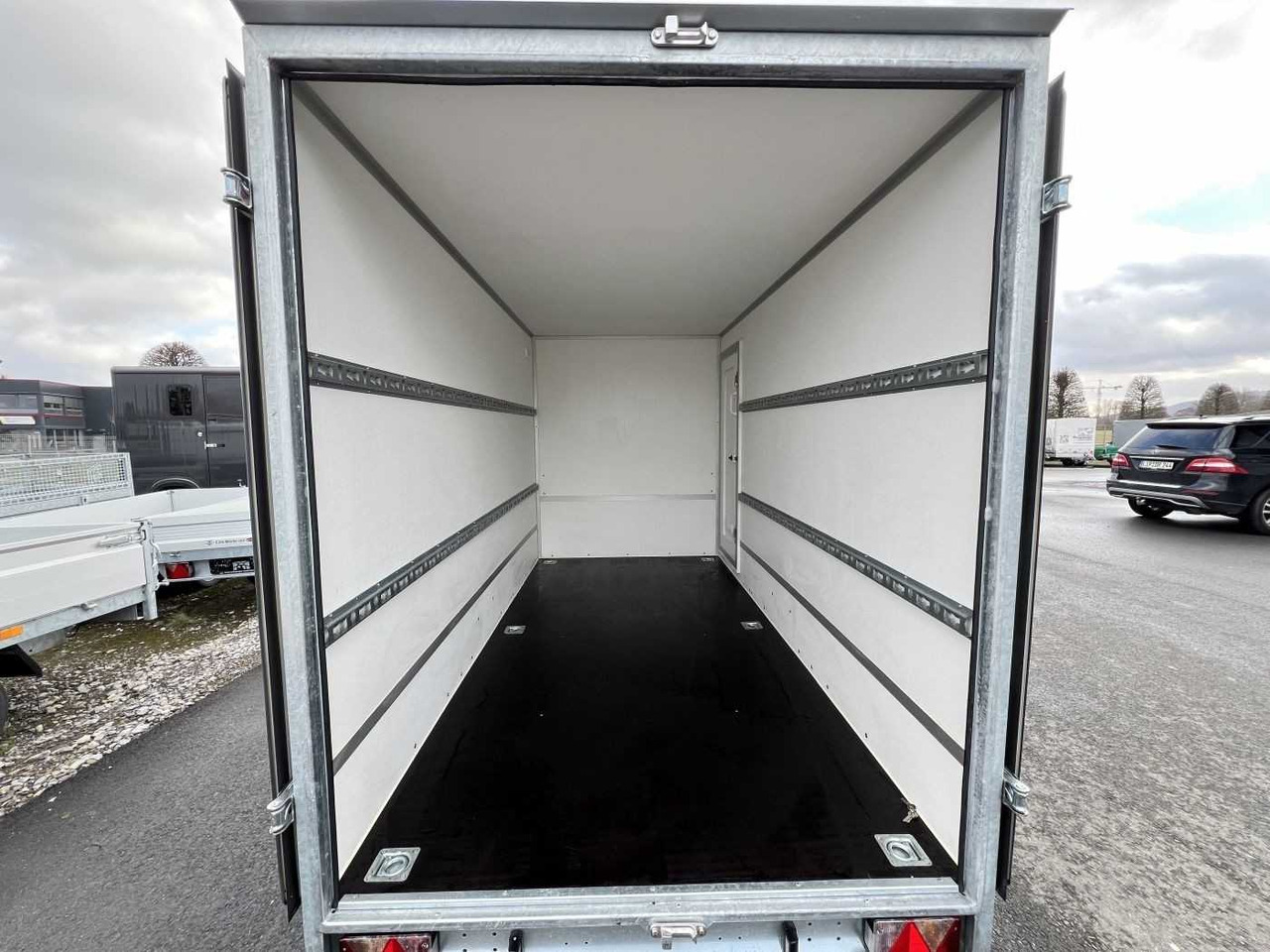 BLYSS F1330HD Seitentür Kofferanhänger - 封闭厢式拖车:图4 BLYSS F1330HD Seitentür Kofferanhänger - 封闭厢式拖车:图4