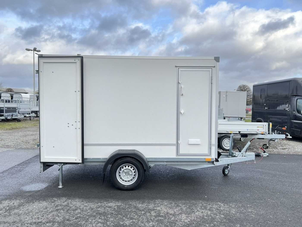 BLYSS F1330HD Seitentür Kofferanhänger - 封闭厢式拖车:图2 BLYSS F1330HD Seitentür Kofferanhänger - 封闭厢式拖车:图2