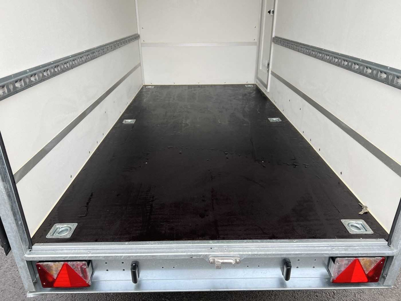BLYSS F1330HD Seitentür Kofferanhänger - 封闭厢式拖车:图5 BLYSS F1330HD Seitentür Kofferanhänger - 封闭厢式拖车:图5