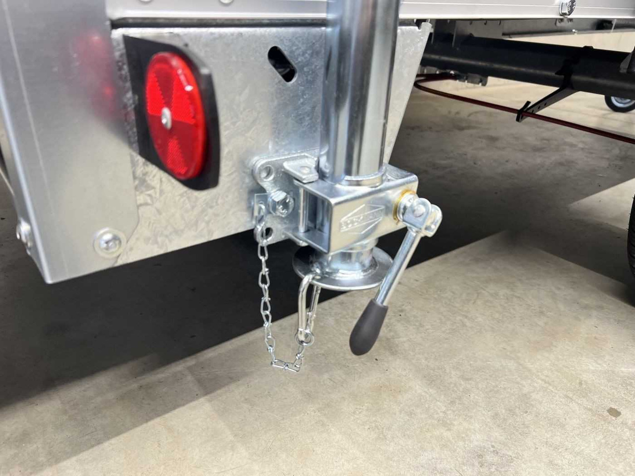 BOECKMANN KT 2513/135 V Rampe Stützen Kofferanhänger - 封闭厢式拖车:图5 BOECKMANN KT 2513/135 V Rampe Stützen Kofferanhänger - 封闭厢式拖车:图5