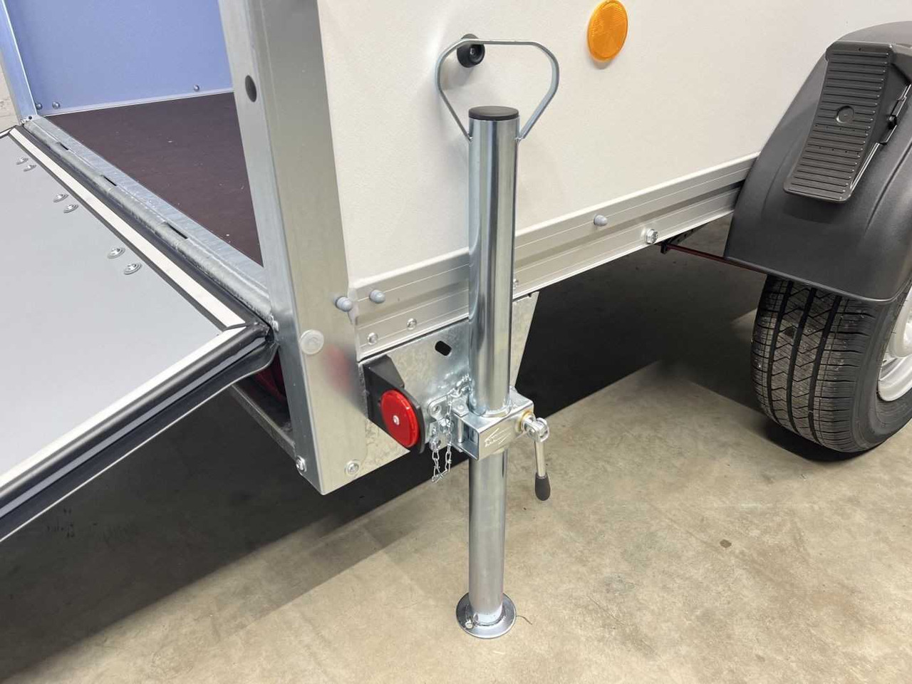 BOECKMANN KT 2513/135 V Rampe Stützen Kofferanhänger - 封闭厢式拖车:图4 BOECKMANN KT 2513/135 V Rampe Stützen Kofferanhänger - 封闭厢式拖车:图4