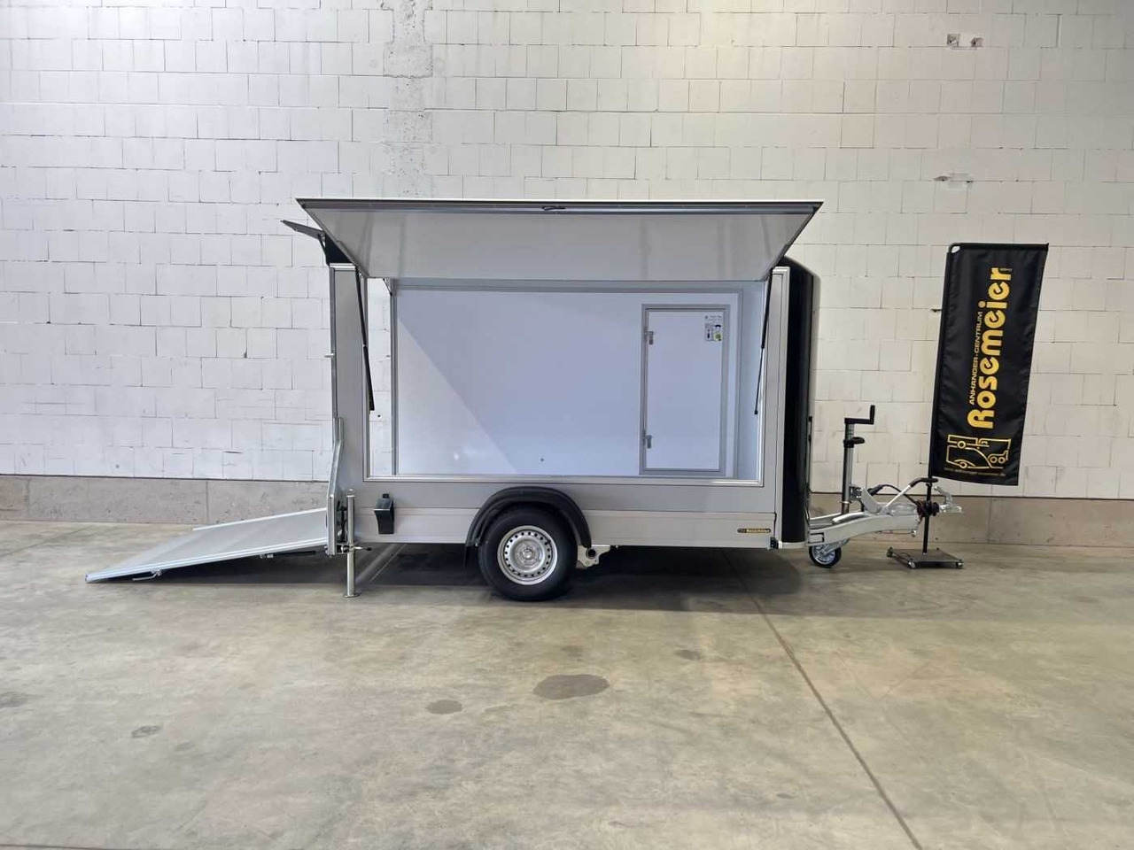 CHEVAL LIBERTE DEBON C300 Roadster Verk.Kl Tür Kofferanhänger - 自动售货拖车:图1 CHEVAL LIBERTE DEBON C300 Roadster Verk.Kl Tür Kofferanhänger - 自动售货拖车:图1