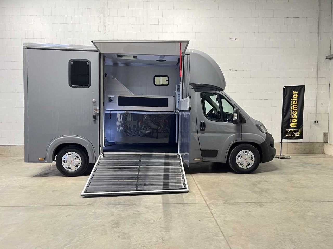 Fiat Compact Basic LKW - 马匹运输车, 小型货车:图1 Fiat Compact Basic LKW - 马匹运输车, 小型货车:图1